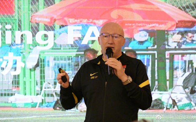 本片按照真实事务改编，讲述了伊拉克叛逆武装军队和驻伊美军之间的残暴斗争，他们之间的争斗就像是一场空费时日的猫鼠游戏一组美国的拆弹专家被派往巴格达履行军事使命，可是在那边，每一个本地人都像是潜伏的仇敌，每个方针都像是假装的致命炸弹，他们必需谨慎翼翼地处置危险环境，略不留心就会支出生命的价格。